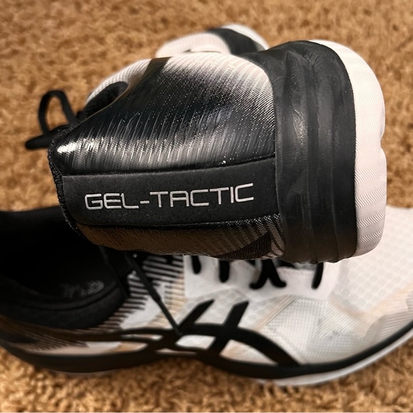🤍🖤PRICE DROP 🤍🖤 Ladies Asics Gel-Tactic Athletic tennis shoes - Picture 4 of 4